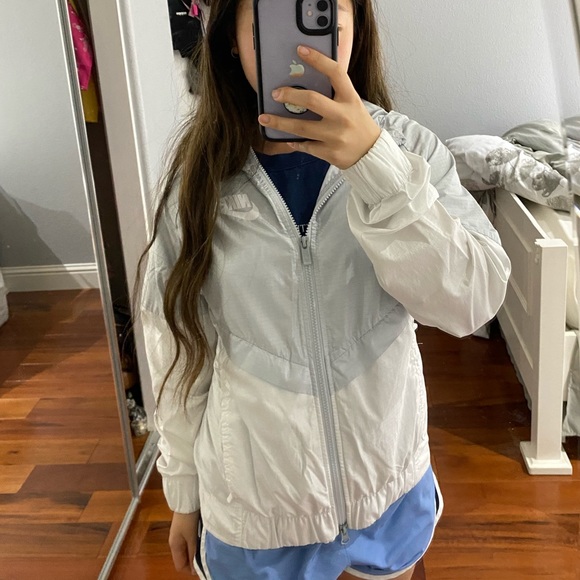 New nike windbreaker - Picture 3 of 4